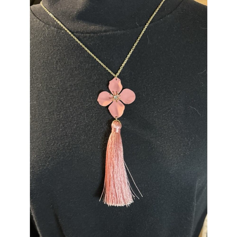 Ann Taylor LOFT Outlet Long Gold Tone Necklace Pink Flower Tassel Adjustable